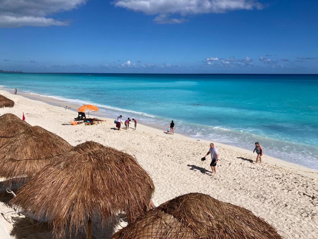 Cancun Oceanfront, Entire Apartment Экстерьер фото