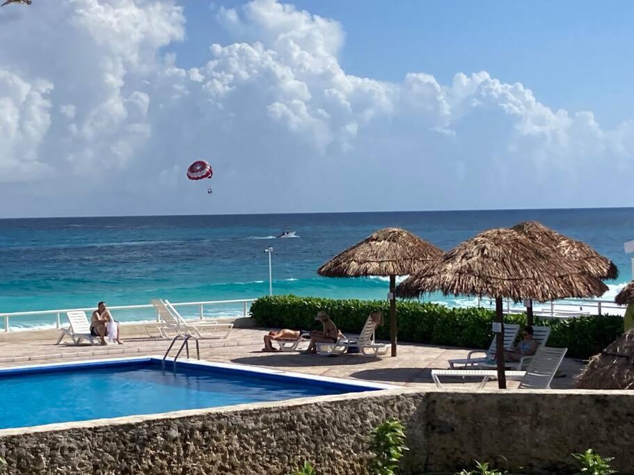 Cancun Oceanfront, Entire Apartment Экстерьер фото