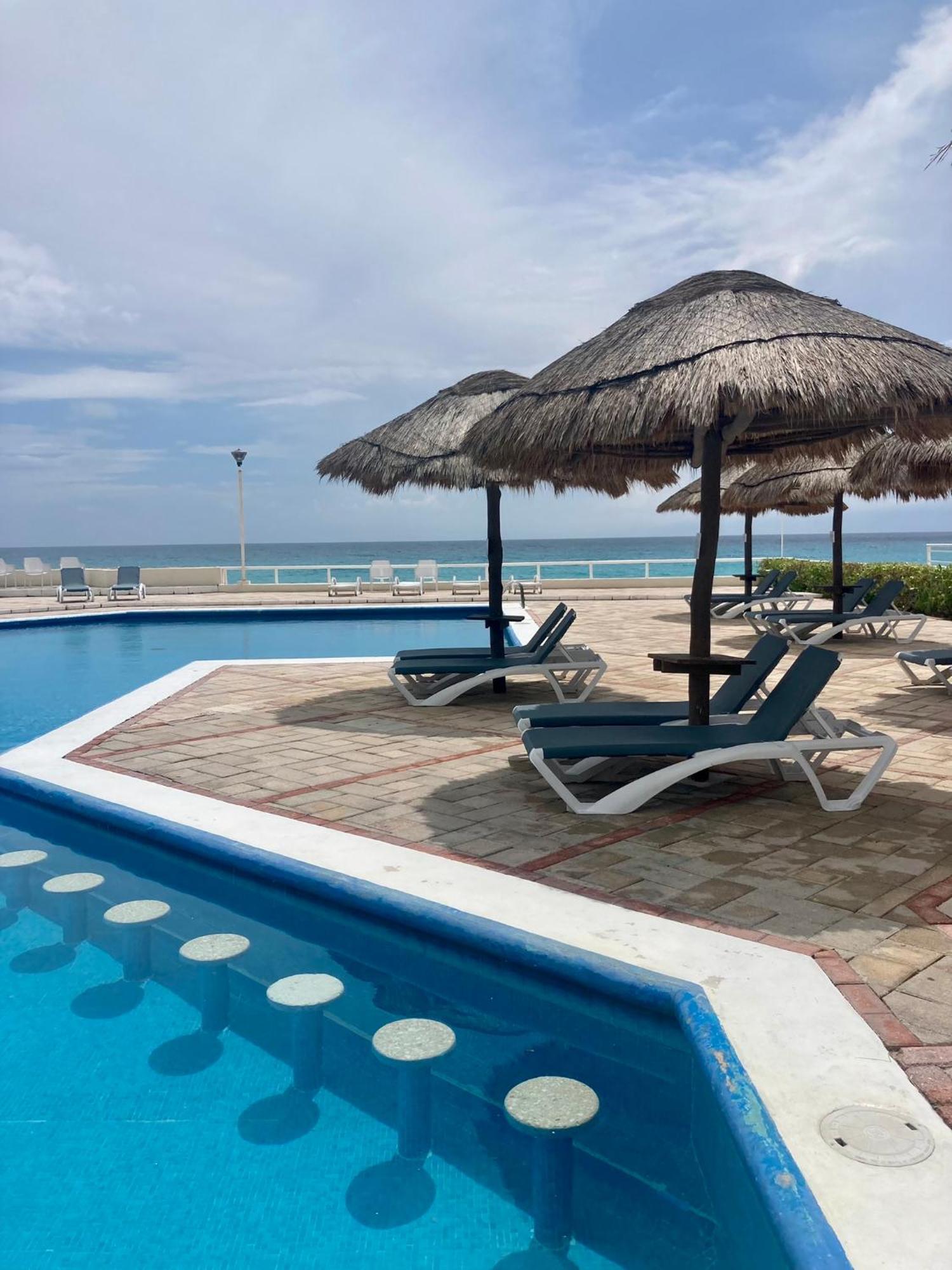 Cancun Oceanfront, Entire Apartment Экстерьер фото